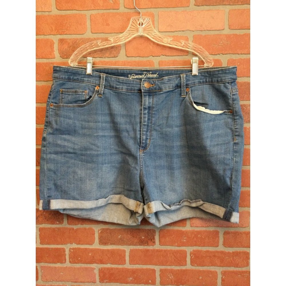 Universal Thread Women's High Rise Midi Jeans Shorts Cuffed Hem Size 22W